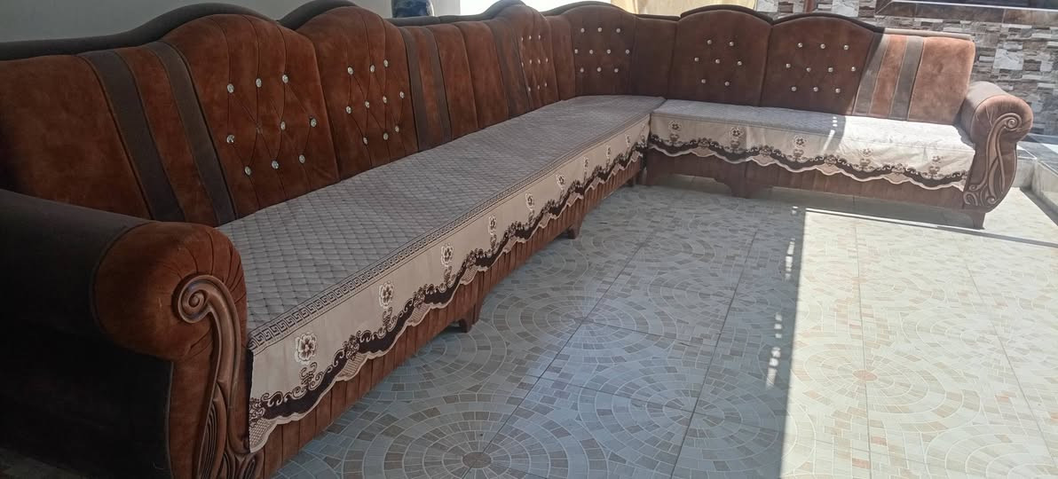 ديوان ٧ونص امتار سعره مناسب جداً وبيع مستعجل للتواصل الرقم بي واتساب ***********
