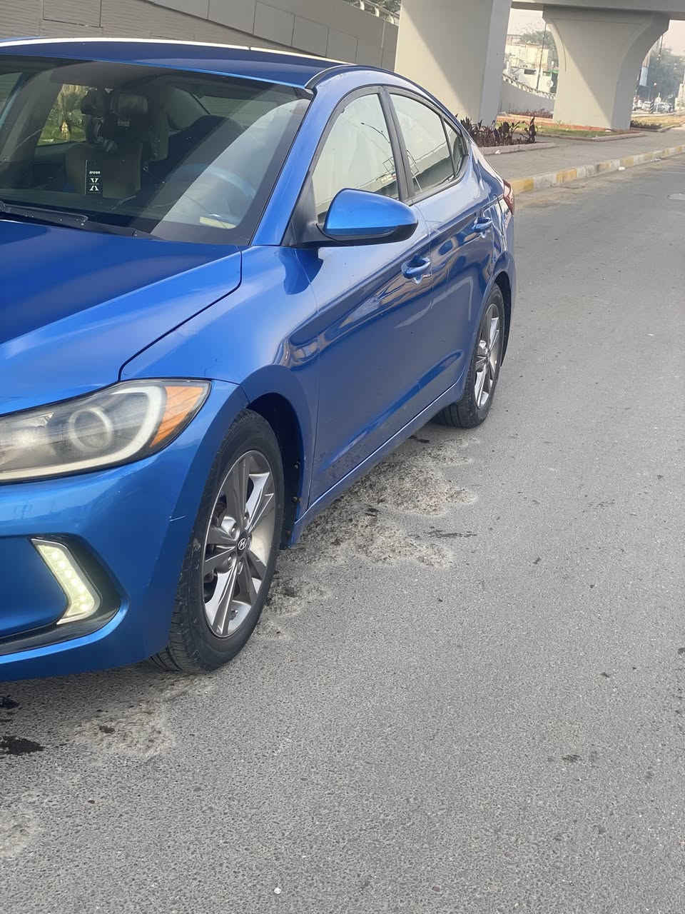 سلام عليكم
النترا 2017 للبيع 
لون بحري  مواصفات نص 
شاشة 
كامرة 
تحكم جهتين 
ويل كب حجم 16
السيارة مكينة مفتوحة  رفع كازكيت 
كير  خير من الله 
ضرر سابقاً دعاميات 
وصار بيها باب الخلفي بارد  فقط بعده ممكحل 
مكان السيارة بغداد  الزيتون مجاور مجمع الزيتون السكني 
تاخذ سنوية ب اسمك  
رقم الهاتف ***********
واتساب واتصال هم ***********
