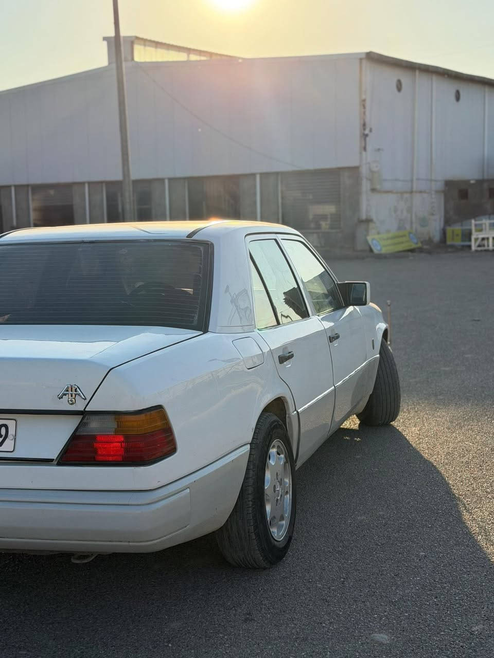 مارسيدس مديل 1986 محدث 1993 
محور بطه 2500 ديلكو سياره كامله مابيها اي نقص سلف ديلكو باتري كله جديد 
تبريد منظومه كامله كمبريسر فان فريز كله جديد ع ايدي. سويتهن
حداديه جديده 
مكينه مكفوله 
غرفه جديده قبل فتره شديتها ومغلفها حتى لاتدمر 
ادامه كل 6 اشهر انسه الحماوه بالصيف وتبريد والحماوه طبيعي 
سياره مال جناي
رقم اربيل شرط الوكاله او التحويل 
السياره صار عندي سنتين ماخليت شي مابدلته شغل درجه اولى 
سعر 60 ورقه وبيها مجال
مكان السيارة ميسان العماره قطاع 30
***********
