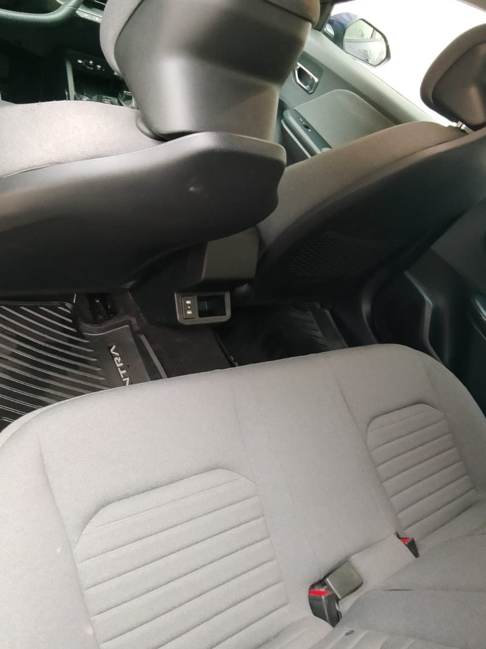 السلام عليكم كي ٤ موديل ٢٥ سياره حادثه فقط جاملخ مصبوغ موصفات EX السياره ماشيه ٣ الف ايرباك فقط برده السياره جديده بمعنه الكلمه فقط قطع واحده  عارضه ١٦٨ وبيه مجال بسيط غير متوجد بل فيس رقم الهاتف ‭٠٧٧١ ٩٧٤ ٤٢٥٢‬
