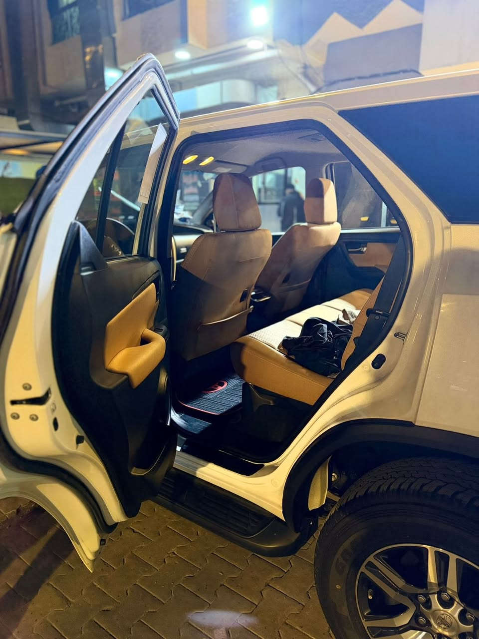 للبيع تويوتا فورتشنر 2024 مكفوله كفاله عامةً ماشيه 16 الف
محرك 2700
فور ويل
مكاني بغداد
السعر 320
للاستفسار    ***********
