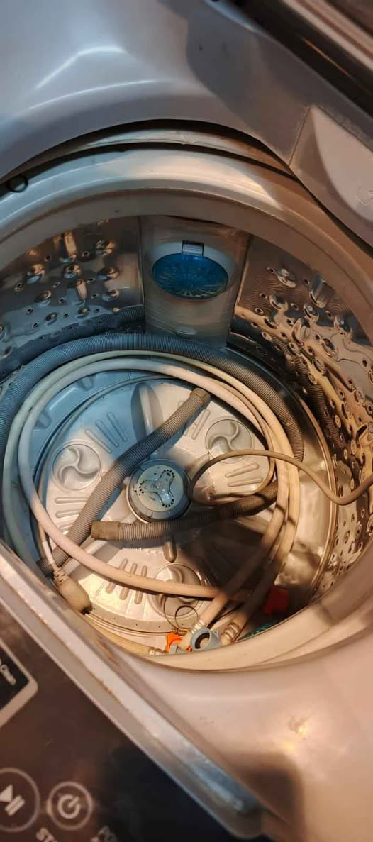 غسالة LG أوتوماتيك تحميل علوي (فوقية) سعة 12 كغم، صناعة تايلندية، نظام TurboDrum و Punch+3، شغالة بصورة ممتازة وما بيها مشاكل تشغيل.
✅ سعة كبيرة 12 كيلو
✅ مناسبة للعوائل
✅ غسل قوي وتنشيف جيد
✅ فحص ومعاينة قبل الشراء
💰 السعر: 300,000 دينار عراقي
📍 الموقع: [كراده داخل قرب محطة وقود ابو اقلام ]
📞 للاستفسار مراسلة خاص أو اتصال ***********
ملاحظة: الغسالة مستخدمة استخدام منزلي وبحالة جيدة، والبيع لعدم الحاجة. بغداد, العراق

