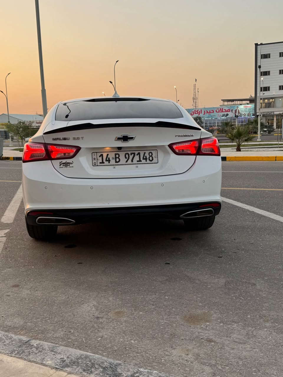 السلام عليكم
للبيع او المراوس 
ماليبو بريمير 2022  #PREMIER 2.0T 

محرك 2000 توربو  
4 سلندر سياره كلش قويه 
ناقل حركة أوتوماتيكي 9 سرعات. 
ماشيه 92 الف كيلو 
نظام دفع أمامي
مقاعد جلدية كهربائي للسائق والراكب
وخزن ميموري 1.2.3
فتحة سقف كهربائية بانورامية 
نظام صوتBoss
تبريد وتدفئة جميع المقاعد حتى الخلفي 
تدفئة ستيرن
كاميرا خلفية
نظام دخول وتشغيل عن بعد. 
مري قلاب
مراقبة ضغط الإطارات
وسائد هوائية متعددة.
رادار امامي و جانبي
حساسات خلفيه اماميه 
اوتو ستوب 
اوتو بارك 
 البريمير معروف بل مواصفات 
حادثهاا موضح بالصور تبديل بنيد وجاملغ وبيهاا طختين بالدوسه صفحة السايق 
كير مفتوح 
والباقي كفاله رقم بصرة معوقين 
السعر 165 وبيهاا مجال للأستفسار واتساب او اتصال *********** البصرة, العراق
