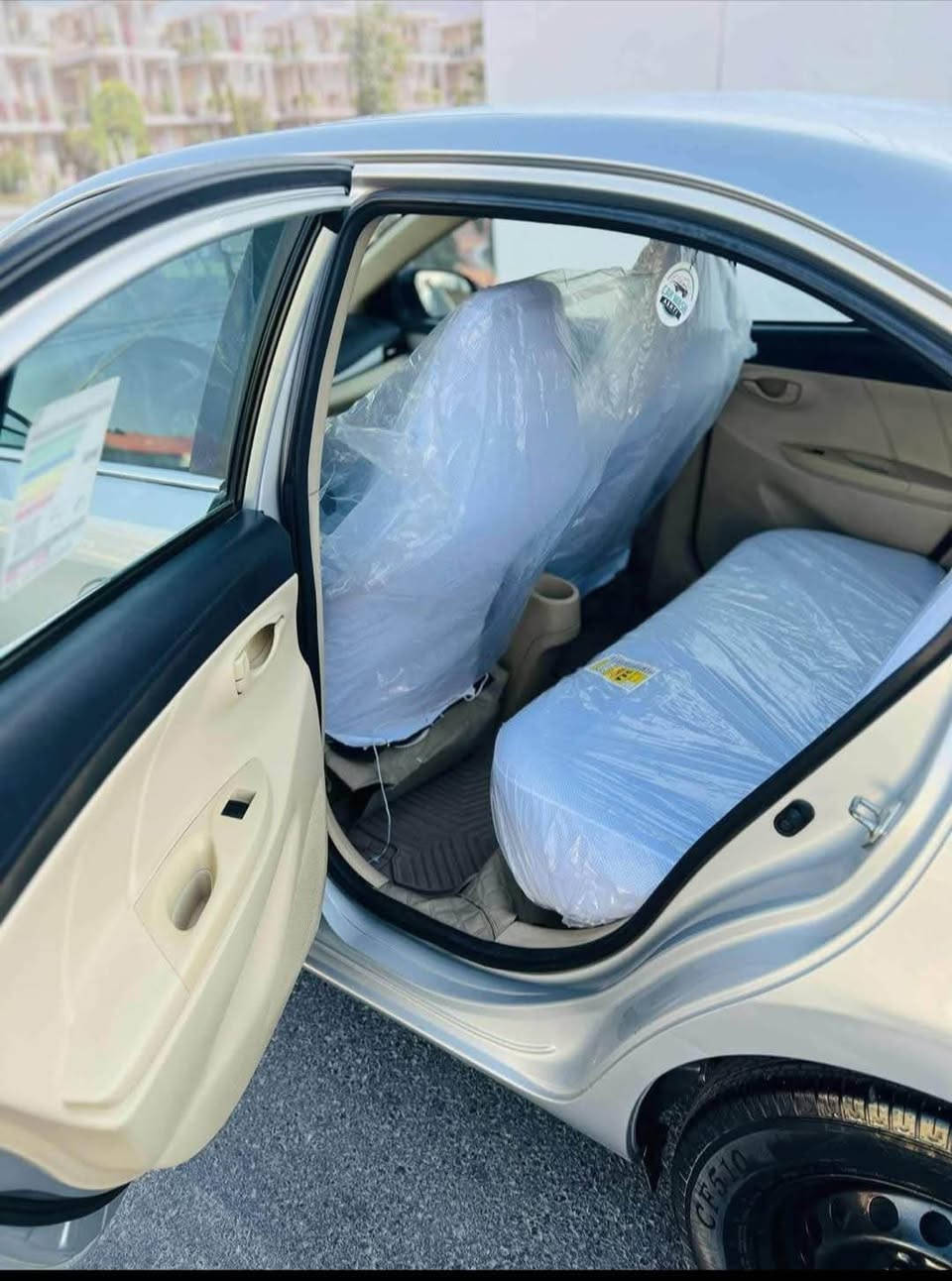 تۆیۆتا یارس 2017 E خلیجی
مەکینە گەورە
ناو زەرد
 گێر ئۆتۆماتیک و عادی
چوارجام کارەبایی
تڕاکشن - دژە خلیسک
هەموو شتێکی نوێیە یەک دینار مەسرەفی تیا نییە.
زۆر زۆر خاوێن ماوەتەوە
سەیارەكە وەكو بۆیاغ قەترە بۆیاغی نیە 
نەرمە تەزرەیەكی زۆر كەمی هەیە 
نرخ : 108 وەرەقە و کەمێك مەجال
شوێن / هەولێر
بۆزانیای زیاتر نامە بنێرن لەخزمەت دام. أربيل, العراق


**إذا كنت صاحب هذا الإعلان وتريد حذفه لأي سبب، رجاءا أرسل رسالة إلى الدعم الفني**