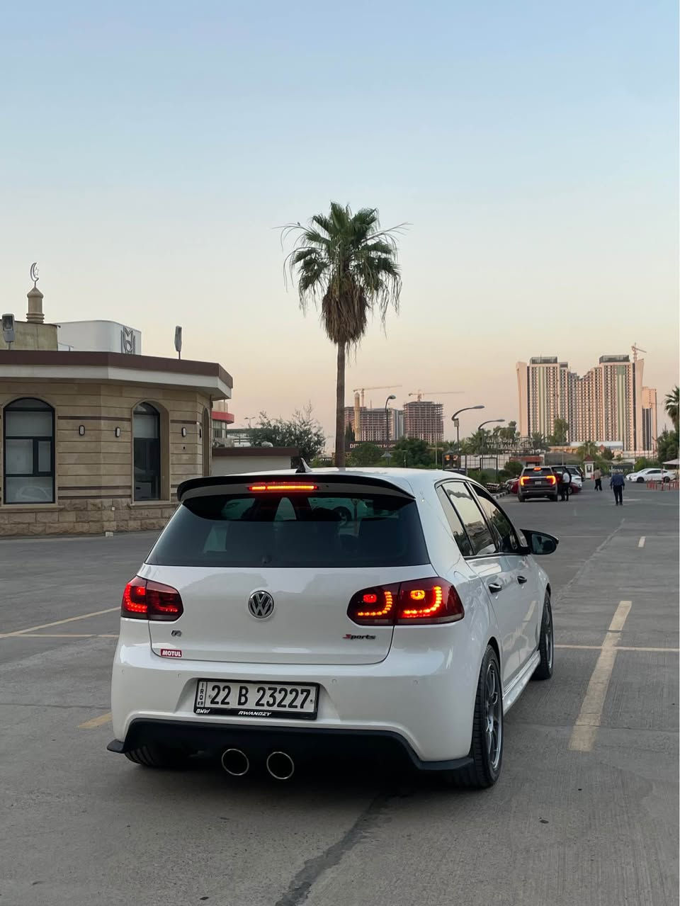 Golf R Mk6 2011

بۆ فڕۆشتن 
قەپات مواسەفاتە 
گێرو ومەکینەی بە شەرت نەکرایتەوە 
سەیارەکە بێ مەسرەفە
ئکسل و گاردنی تازە گۆڕاوە بە شەرتە 
٩٨٠ هەزار غڕامەی لەسەرە پاش مەعمەلە ئەگەرێتەوە 
ئەگەر موشتەری نی سەری من و خۆت مەهێشێنە 
ر .م : 0️⃣7️⃣5️⃣0️⃣7️⃣1️⃣1️⃣8️⃣3️⃣8️⃣8️⃣ أربيل, العراق
