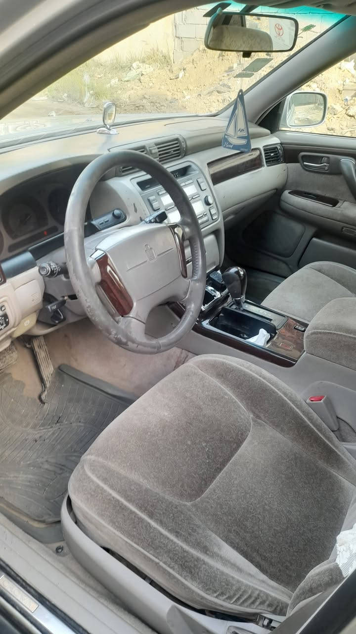 من رخصة الادمن ملكه ادوات للبيع سياره حلوه دكمه وحده كير محرك شرط ففتي تبريد بيها نضوح بالمشط فقط اي نقص مابيها سعرها ٣١ وبيها مجال قليل مكانها بلد ***********
