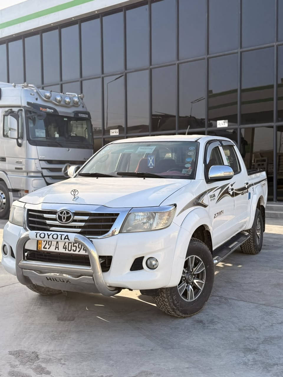 سلام عليكم
فورويل2015
كير عادي
بيها قطعتين باب +جاملغ اصلي 
تخم تاير جديد 
سياره جديده كلش
عليها كشرر يخبل
رقم واسط تحويل مباشر
مكان واسط الصويره
***********
