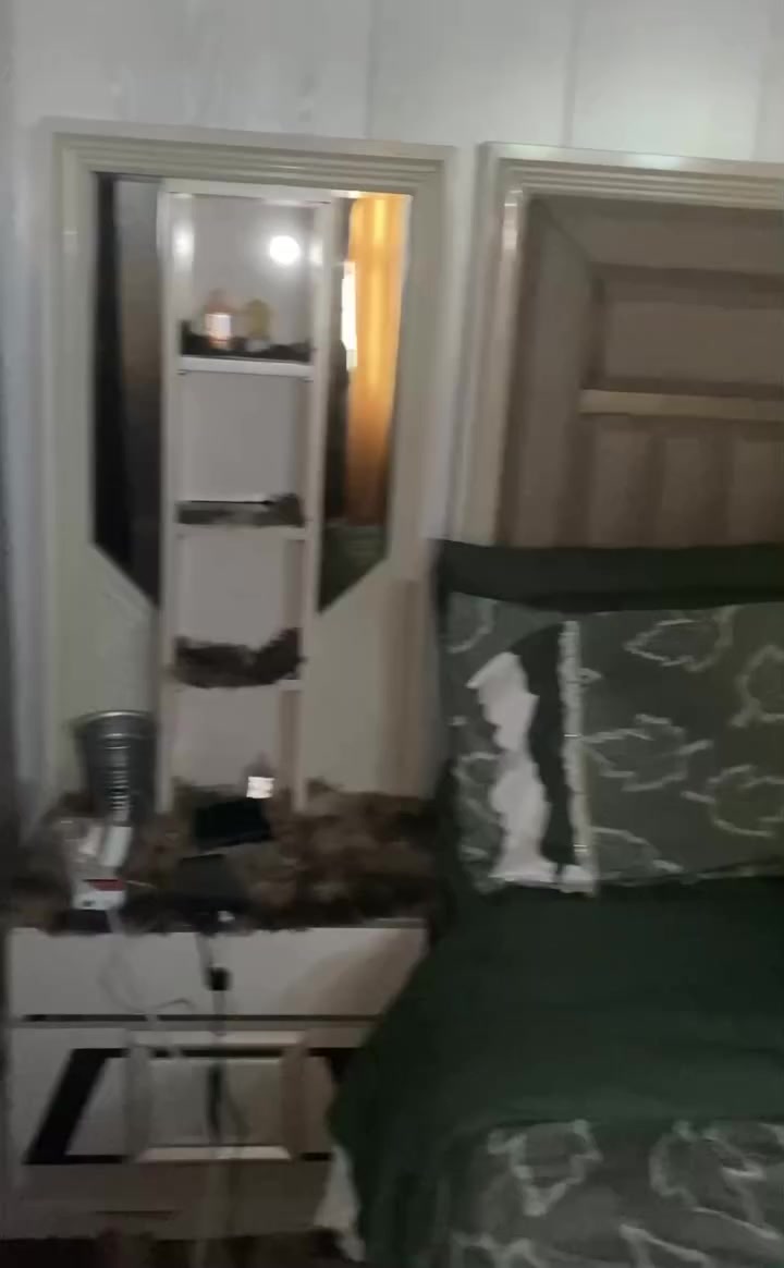 غرفه جديده استخدام 4 اشهر بس 
كنتور 4 بيبان 
وزاويه
وميز مرايه
وطربيزه
وصندوق جربايه سعر 1.900


**إذا كنت صاحب هذا الإعلان وتريد حذفه لأي سبب، رجاءا أرسل رسالة إلى الدعم الفني**