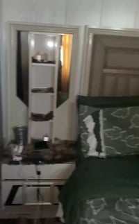 غرفه نوم • ميز مرايه • استخدام ٤ أشهر