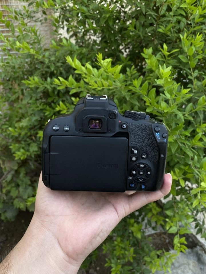 للبيع كامرا كانون 800D الحديثة شاشة لمس قلاب واي فاي +بلوتوث نضافه موضحة بصور
دقه وسلاسه وسرعه✨
ملحقات
عدسة 18-55 استبلايزر مانع اهتزاز الحديثه
شاحنة 
بطاريه 
حزام 
لاصق شاشه حمايه 
السعر 580 الف وبي مجال 
مكان بغداد البنوك 
لايوجد توصيل


**إذا كنت صاحب هذا الإعلان وتريد حذفه لأي سبب، رجاءا أرسل رسالة إلى الدعم الفني**