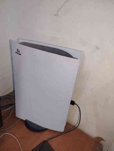 بلي فايف للبيع ملحقاته يده + اشتراك بلاص فاخر السعر 500 رقم الهاتف *********** مكاني الفلوجة
