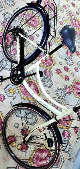 باسكل سوبر A  حجم 26 بداله عكرب 6 نمر شغاله حساس لايت ثلجي شغال بريكات أمامي خلفي شغاله قفل وره شغال باسكل نضيف مال حاويه ولون مميز  المكان ناصريه قضاء سوق الشيوخ  مركز السعر 95
*********** رقم الواتساب لتواصل
