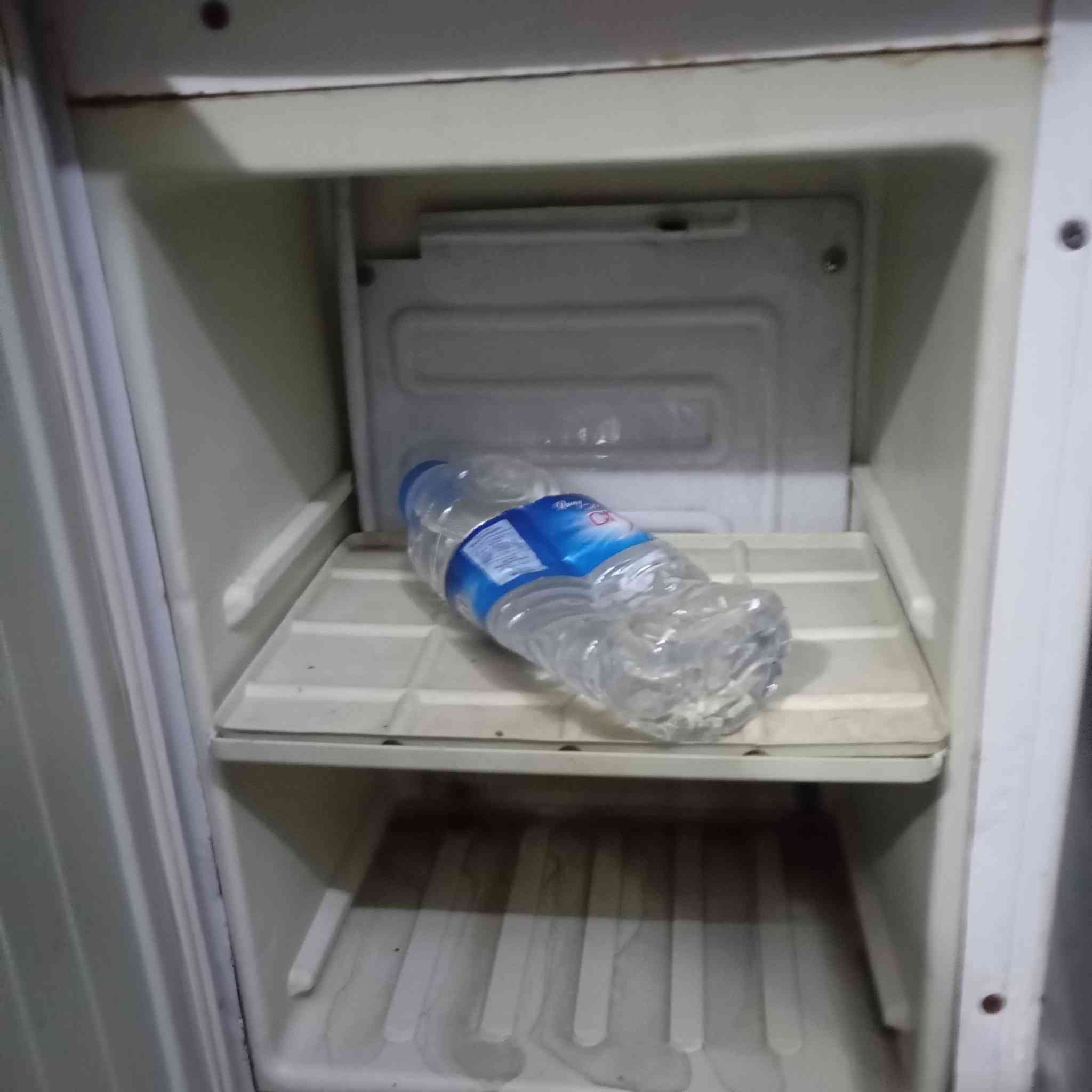 براد ماء للبيع شغال بس متروك ب75 وبي مجال المكان حله
تواصل وتساب او علرقم ***********
