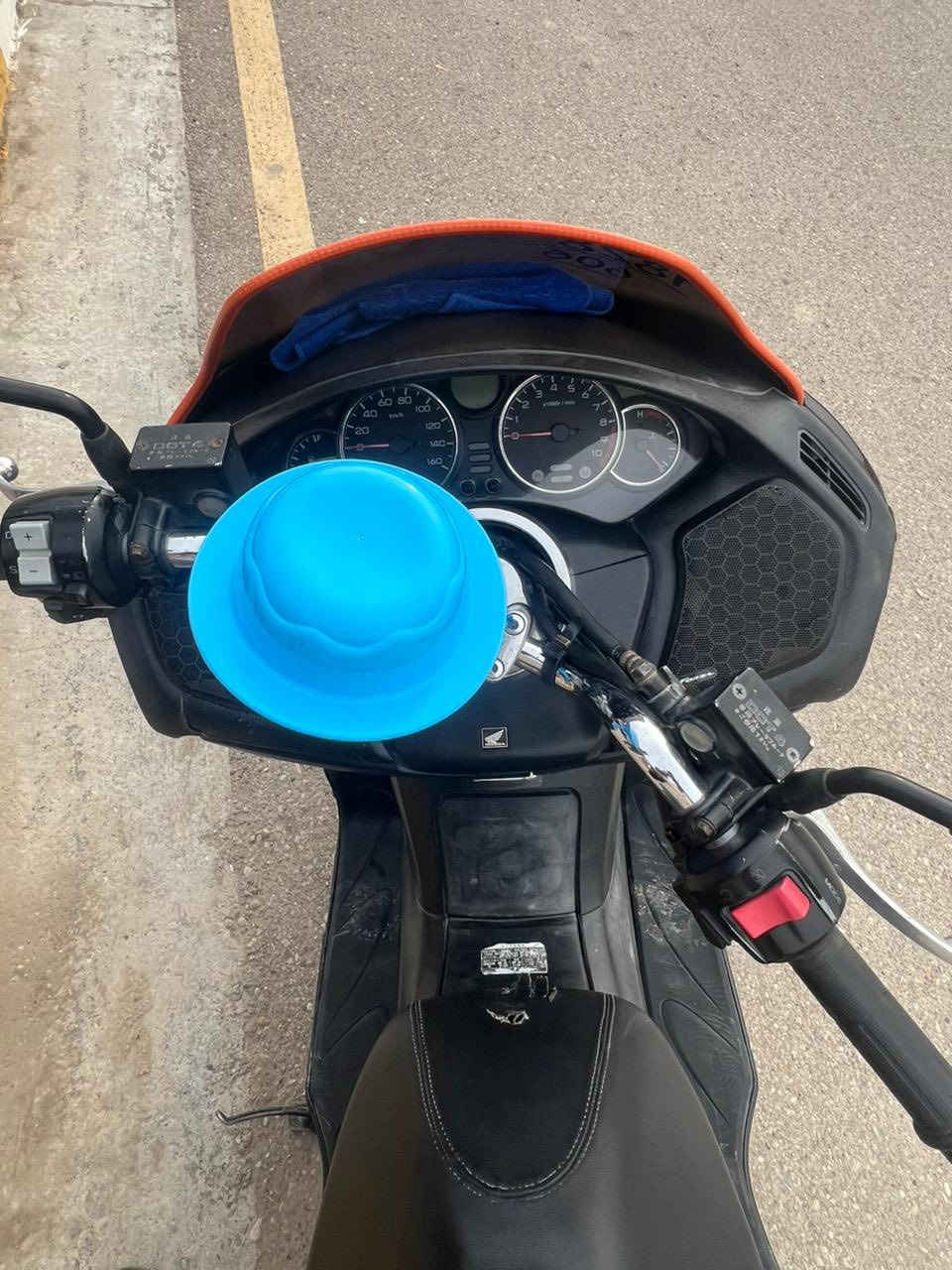 فورزه 08
دراجه حلوه وناعمه 

دراجه معميه يعني مو بلاد 

شلعه ومعدل تشك لكاع لون بيتنجاني

دراجه نضيفه بيها كسر موضح بصوره 

سعر دراجه ٨٥٠ وبيها مجال 

مكان الدراجه ديالى بعقوبه 

***********
