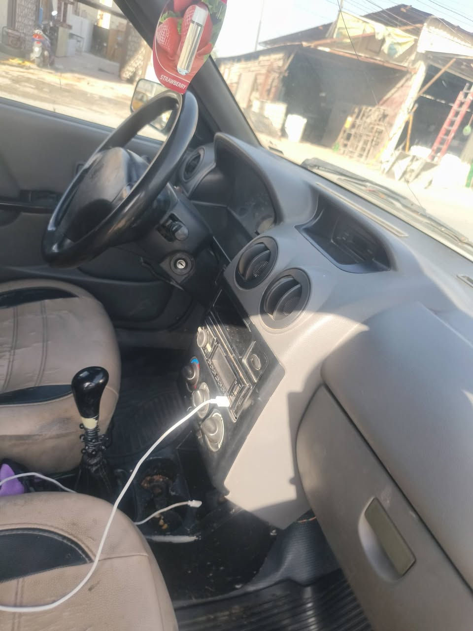 يالله سايبه مديل ١٥ كير ومكينه مكفولات تبريد شغال  سياره ماعايزه كلشي ليريده بخدمته ***********
