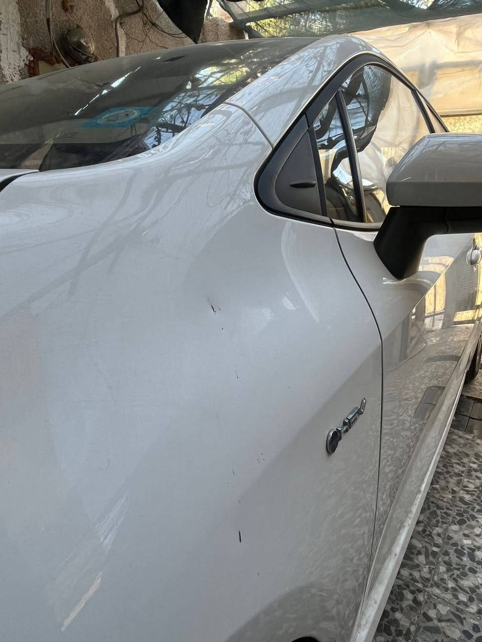 سلام عليكم 
كورولا للبيع 24هايبرد سعر 140بيه مجال هاتف *********** ماشيه 22 مكفوله من صبغ بس بارد بسيط بل جاملغ الامامي
