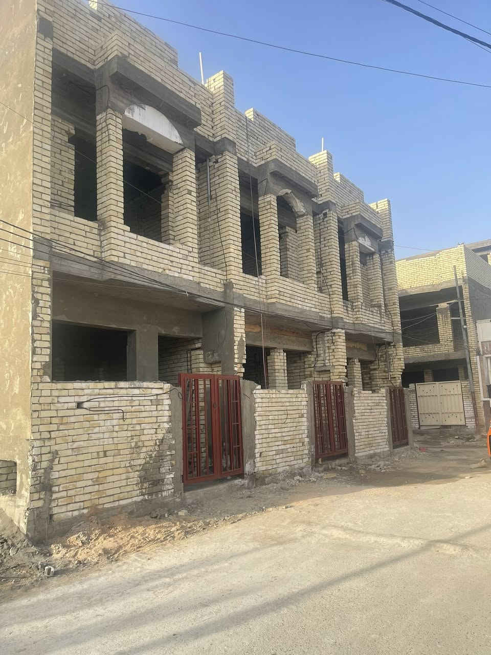 ثلاث عقارات تون قيد الإنشاء عدد (3)

موقع مميز بغداد حي الدوانم 

شارع حجي شهاب مجاور جامع الملك القدوس ؟ 

قريب جدا على الشارع مربع راقي وهادئ 

_ مساحة العقار الواحد 50 متر واجهة 5 

بناء طابوك درجة أولى + تأسيس دفن نظام كامرات بالكامل تأسيس بوسترات بألكامل شغل درجة أولى 

يحتوي الدار الواحد على.. صالة - مطبخ - 2 غرف نوم +  حمام + منور + باقي الخدمات 

_ملاحضة العقار قيد الإنشاء جاري العمل فيه يسلم خلال مدة اقصاها شهر 

_للأستفسار اكثر اتصل 

***********
