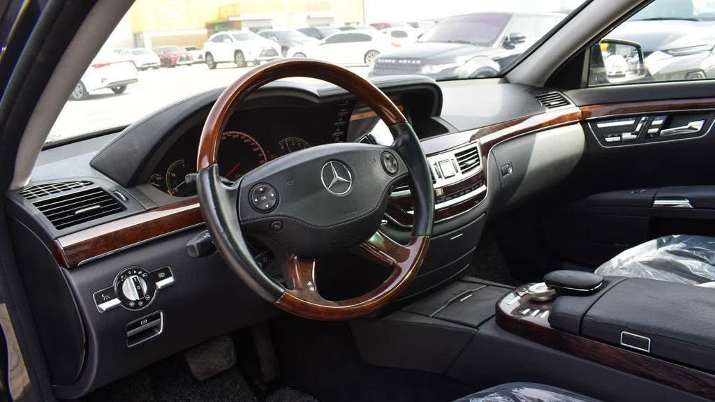 السلام عليكم 
للبيع فقط

مارسدس S 500  
موديل 2007 محدث 2013

كامل المواصفات

مفحوصه مرور وكمرك وصادرة بيها تصريح كمرك / تدفع رسوم الكمرك فقط وترقم

للاستفسار الاتصال ‭‬ ‬***********
