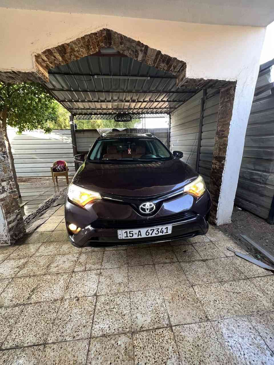 السلام عليكم للبيع او مراوس شعندك نزل اقل او نفس السعر تويوتا راف فور موديل 2018 فول عدا البصمه تحكم ستيرا اربع جهات كشنات جلد تبريد ثلج قطعتين شاشا كبيرة كامرة خلفيه تحديد مسار مثبت سرعه مانع تزحلف ايكو تقليل بانزين دبل كير عادي اوتماتيك سلايت طكتين محرك 4 سلندر 2500 تخم تاير ويل كب لد امامي خلفي السيارة واكعه عليهه سقيفه مال سيطرة شويه الداخل بيهه مكانات صبغ قمارة بدون قطرة معجون كفاله من كلبه وكص شواصي كفاله ماشيه 81 الف رقم انكليزي السعر 140 مكاني بغداد وهذا رقمي للاستفسار*********** ابو العز
