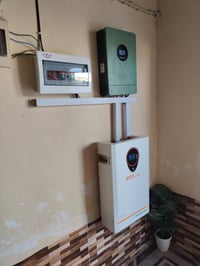 طاقة شمسية • ٤ ألواح • بطارية ٥ كيلوواط