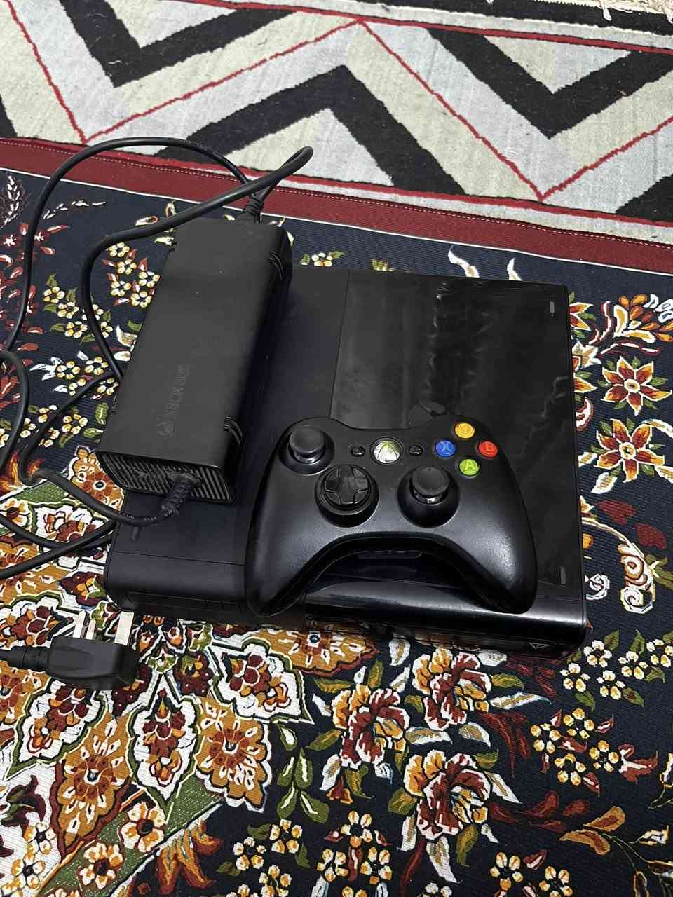 اكس بوكس 360 سوبر يدة وشاحن أصليات
الجهاز  بلادي نضيف يرادله العاب فقط 
للمراوس شعندك دزلي  
واتساب ***********
