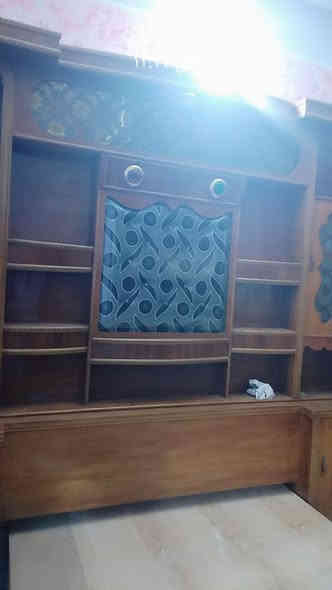 السلام عليكم يوجد غرفه اخشاب احطاطه مستخدمه ونضيفه السعر550وبيهه مجال لطيبين   رقم الهاتف***********
