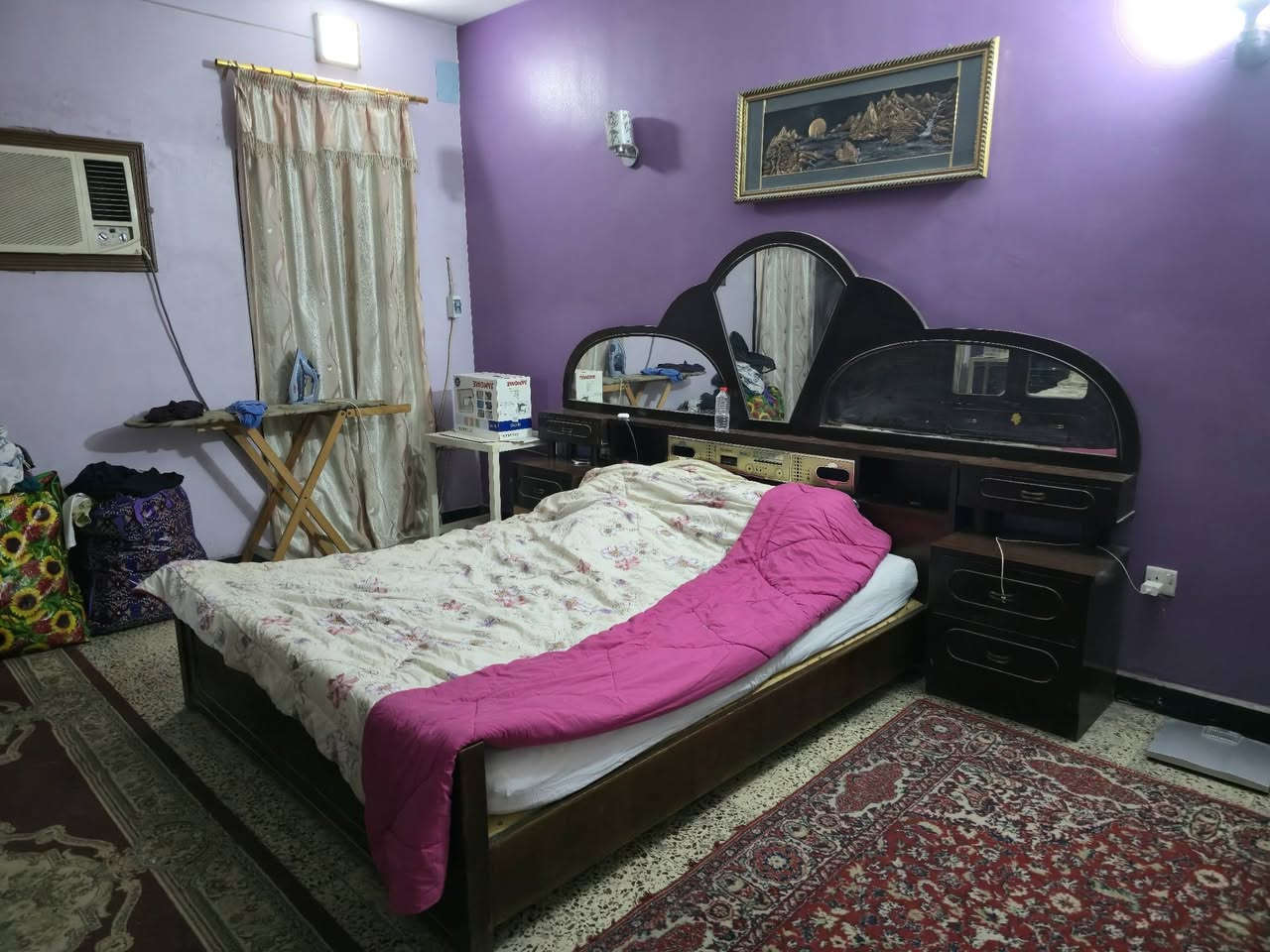 السلام عليكم عندي غرفه مستعملة للبيع مابيها كسر وكلش قوية وتتحمل بس اريد ابيعهة لان غيرت البيت ومتكفي 
السعر 500 الف وبيه مجال 
عنواني :بغداد زيونة 
للتواصل ***********
