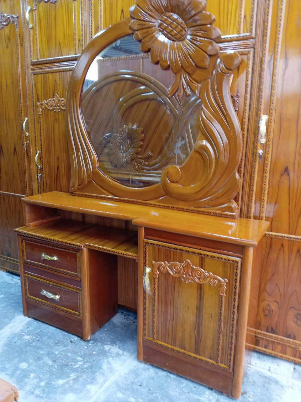 غرفه تسكام صاج نضافتهه 80 /100 كلش جديده مستخدمه شي قليل عنوان بغداد مدينه الصدر اكو توصيل بكروه رقم الهاتف ***********
