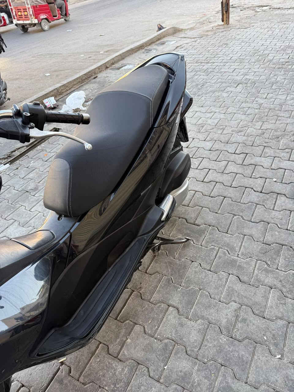 دراجة pcx الجيل الثاني مكفولة كفالة عامة من الشخط محرك مكفول سعره 17ورقة وبيهه مجال مكاني مدينة الصدر ***********
