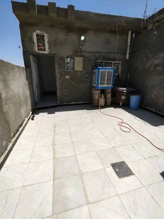 مشتمل مساحه 100 متر بحي الحكيم  علا شارعين شارع زرزور وشارع عطوف غرفه وهول ومطبخ وستقبال 
وصحيات داخليه وخارجيه سند 25 مسجل بلديه 
شارع 10  لارضيه سيراميك السقف صب مسلح 

السعر 19 بيه مجال الشراي  
الستفسار ***********
