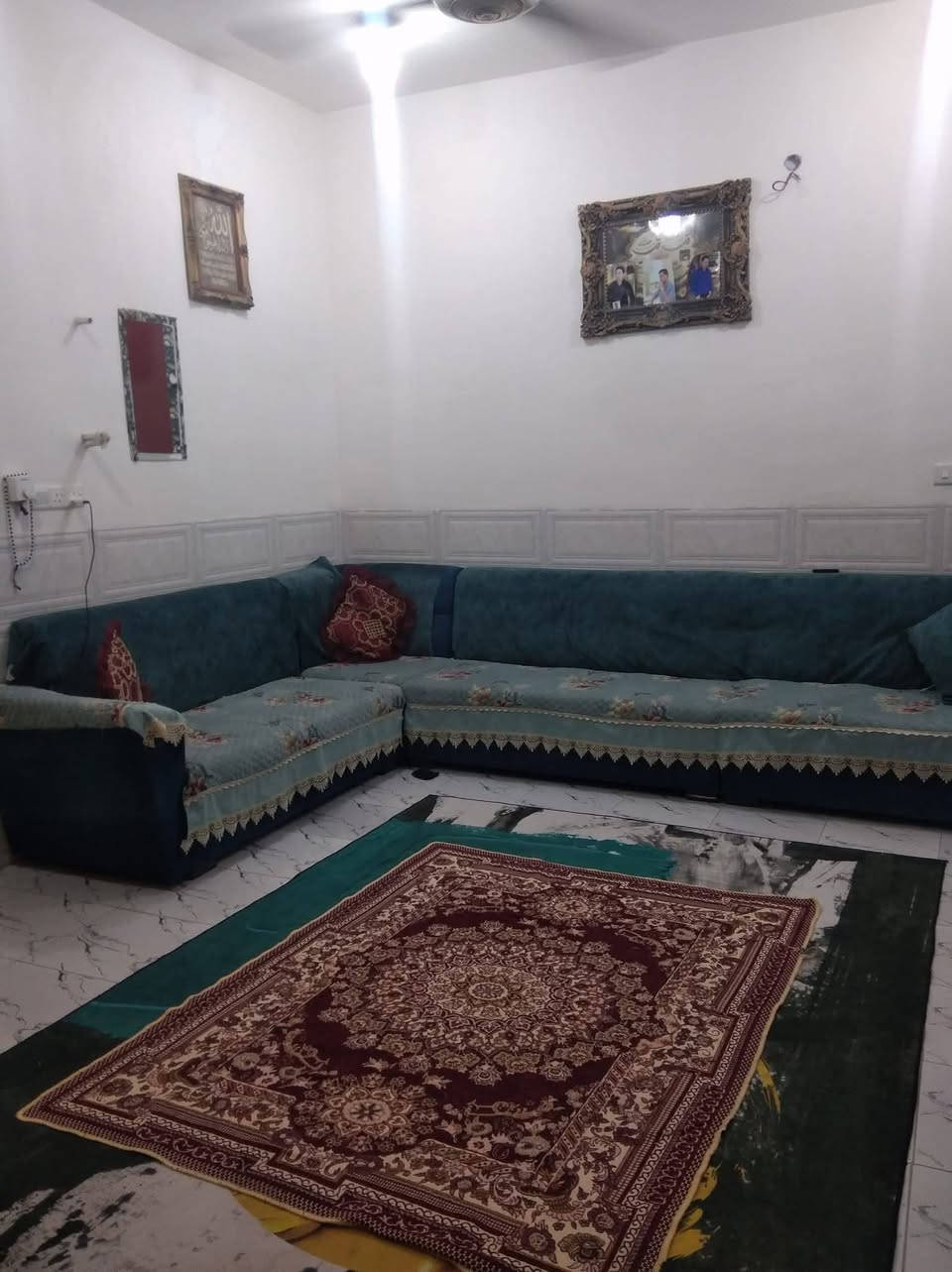 بيت بناء حديث للبيع السعر 70 مليون موقع ممتاز جدا بالبكرلي الثالثة قرب قاعة الحديد المساحه 115 متر الواجهه 6.5 يحتوي على غرفتين نوم وصاله ومطبخ وهول وصحيات فوك وصحيات جوه عالي عن الشارع البيت مربوط عالمجاري قريب على الشارع العام خط كيات البكرلي سند 25 طابو زراعي تحويل مباشر باسم المشتري للاستفسار ***********
