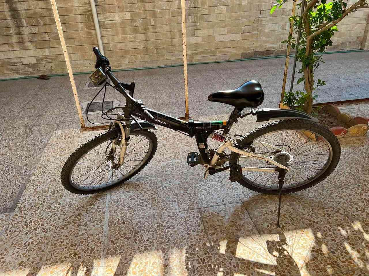 السلام عليكم 
بايسكل للبيع حجم 26 
كيرين شغالين شرط
دبلات شغاله وره كدام
بايسكل يطبك
ياباني اصلي
عداد سرعه 
تايرات اصليه 
مكاين شايمونو شركه اصلي
بايسكل كلو شغال شرط
*********** واتساب هم موجود
