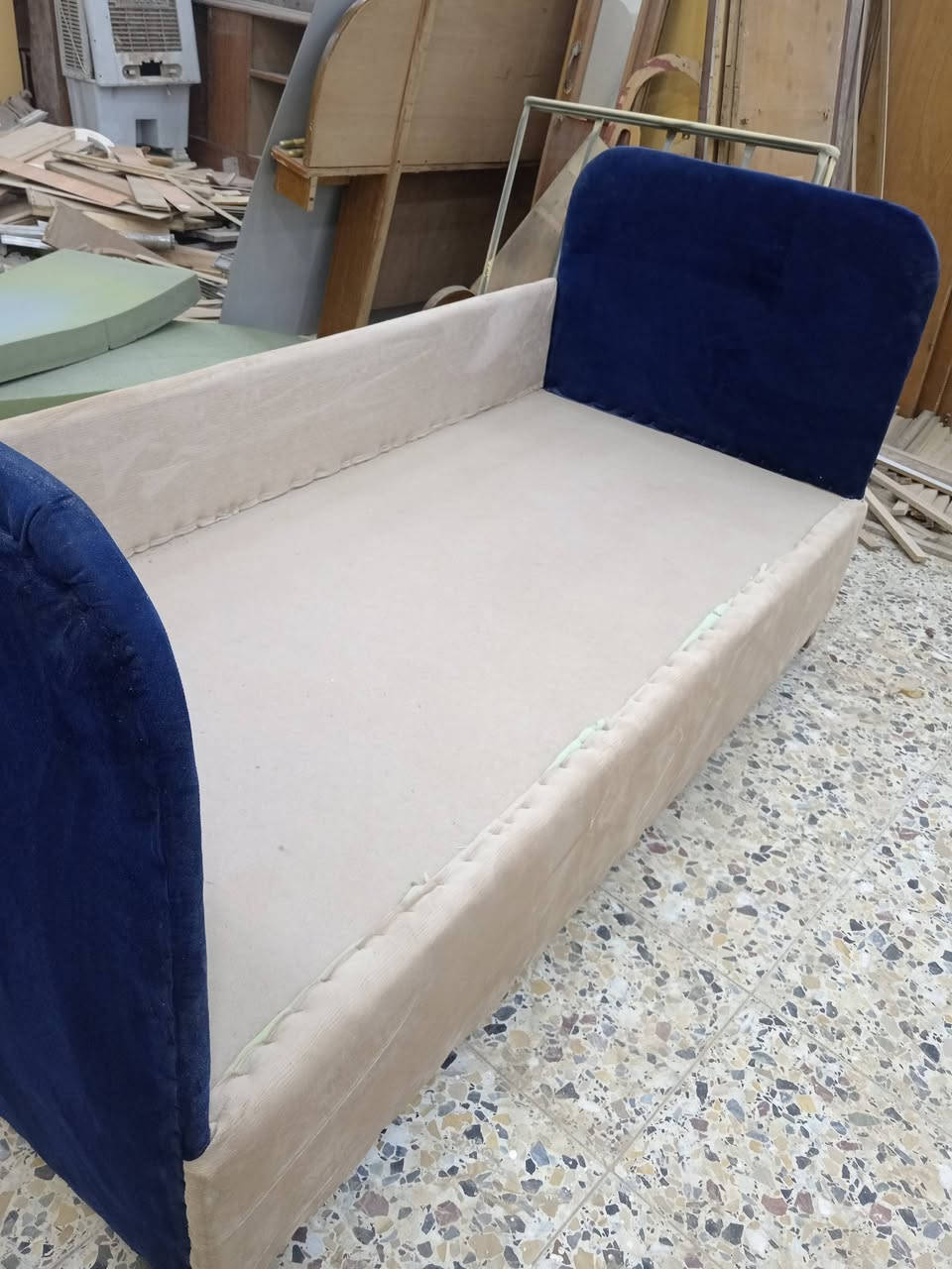 السلام عليكم
جربايه نجاره تزكام شغل جديد للبيع مكاني الصويره شارع السبيس هذا رقمي ***********
