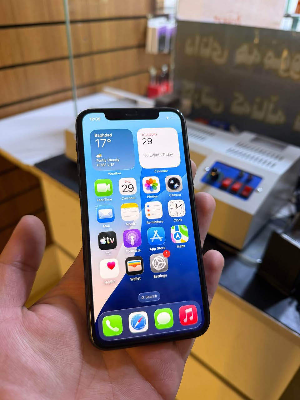 ئافۆن 11 پڕۆ 
64 گێگا + 2 سیم 
تەنها پارتی گۆڕاوە و شتی دەرەجەیەک و زەمانی لەسەرە 💯
زۆر بێ کێشەیە مۆبایلەکە بە زەمان دەیفرۆشم هیچ عەیبێکی نەبێت نرخی 225 هەزار 
ناونیشان سلێمانی // ئازادی  تکایە مشتەری تەلەفون بکات 
*********** السليمانية, العراق
