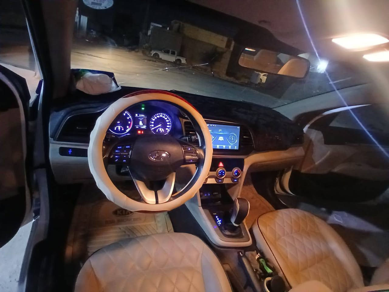 سلام عليكم الانتره موديل 2020 كفاله عامه فول مواصفات 1 /1
ماشيه 103 الف كيلو متر 
المكان كربلاء 
السعر  168 وبيه مجال بصيط 
موبايل ***********
