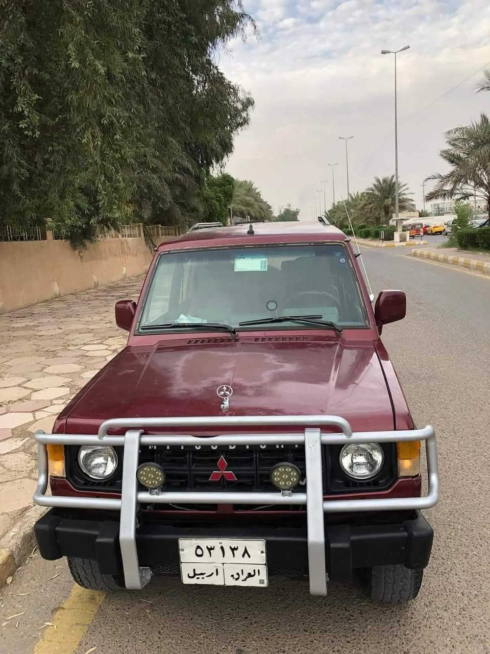 السلام عليكم للبيع فقط باجيرو موديل 1990 السيارة بدون حادث فقط جاملغ امامي بيه ضربه تكتك ومصلح فقط رقم اربيل سنويه منتهيه بدون غرامات مكينه كير ستاركس مفتوح 2700 كاز  بيه تبخير قليل هسه بادي بيه 7راكب شاشه دمامات خلفيه صوت مكانه العماره ميسان مركز المدينه سعر 62وبيه مجال  رقم الهاتف ***********
