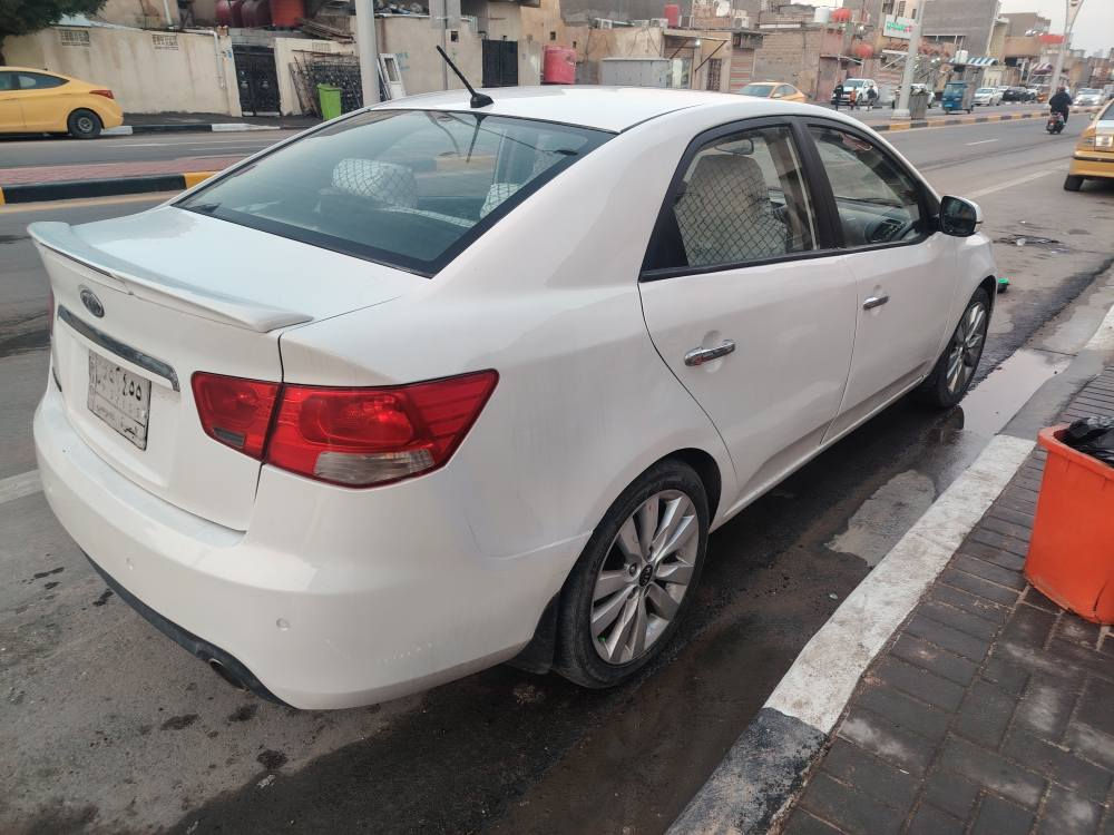 السلام عليكم 
سيراتو مديل 2013 رقم بصره تحويل 
مكينه ١٦٠٠ كير كهربائيات كفاله السياره 
الاستفسار *********** السعر 95 وبيها مجال البصرة, العراق
