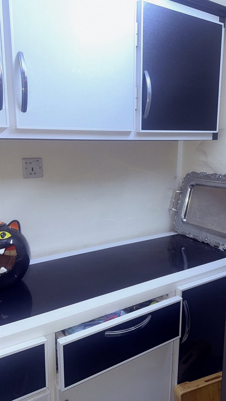 السلام عليكم 
كاونتر للبيع السنك مرمر 
السعر ٥٥٠الف 
مكان منصور داوودي 
اي كسر مابي 
تلفون ***********
