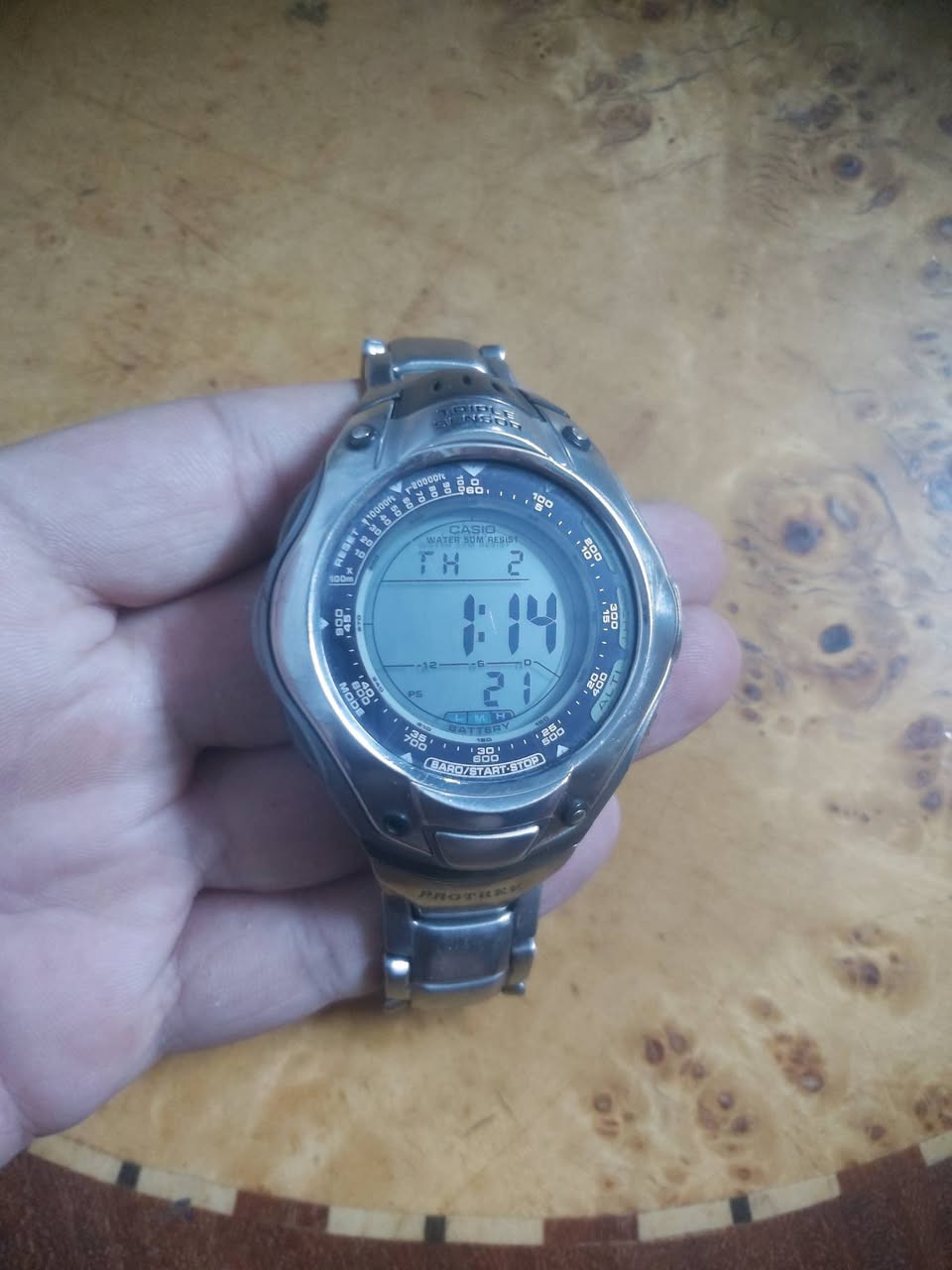 السلام عليكم
ساعه كاسيو بروترك اصلي نضافتها تامه 
               
     هذه ساعة Casio Pro Trek PRG-70T، وهي ساعة رقمية مصممة 
للأنشطه الخارجية وتتميز بسوار من التيتانيوم.
تتضمن الساعة تقنية Triple Sensor لقياس الاتجاه (البوصلة)، والضغط الجوي (البارومتر)، والارتفاع (الألتيمتر)، ودرجة الحرارة.تعتمد على الطاقة الشمسية (Tough Solar) للشحن، مما يلغي الحاجة إلى استبدال البطارية بشكل متكرر.تتميز بمقاومة للماء تصل إلى عمق 100 مترًا (5 ATM).
سعر الساعه 100
يوجد توصيل


**إذا كنت صاحب هذا الإعلان وتريد حذفه لأي سبب، رجاءا أرسل رسالة إلى الدعم الفني**