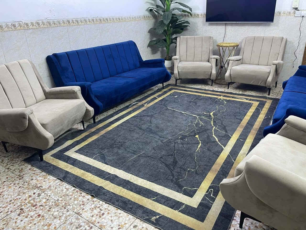 تخم عشره مقاعد للبيع مكانه حي العامل بغداد اي تخم عندكم تركي او مصري او سرير دزه خاص ع رقم واتساب ***********
