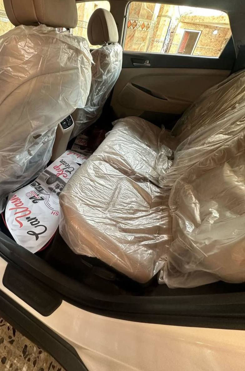 السلام عليكم 
توسان 2017 خليجي مكفولة من الضربة والصبغ  كير محرك كفالة سياره على وضع شركة تخم تاير جديد 5 ويل 
المواصفات 
بانورامة / حساس خلفي 
لايت زنون / كاميرا / تحكمات فول /  مري شفط / خمسة ويل كب / قطعتين تبريد / كشاف امامي خلفي 
/ لد امامي خلفي/ مري شفط / ثلاث انضمة قيادة 
مواصفاتها معروفة وكالة الكاصد 
السيارة جديدة وجاهزة 
مكاني محافظة ديالى
وهذا رقمي / ‏‪***********‬‏
