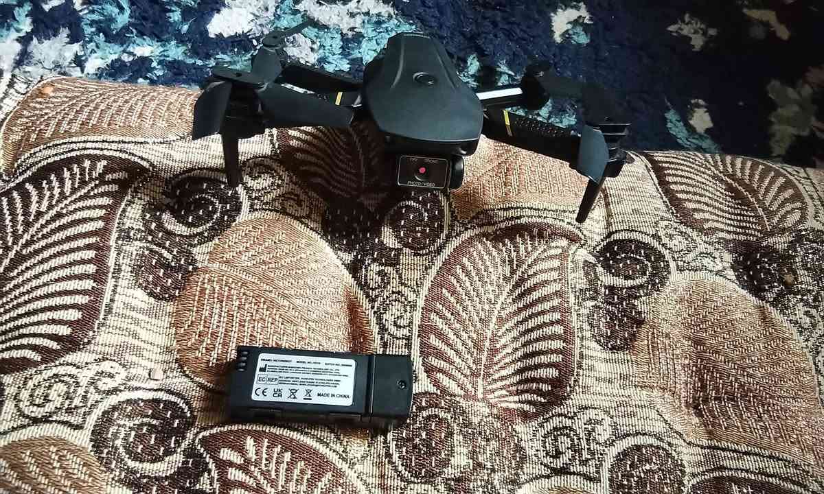 درون تجاري للبيع
درون بطاريه وحده 
بدون جي بي
مدة الطيران 20د
ارتفاع 150+
بعد 2k
تربط على المبايل 
عيبها الوحيد انكسر الريموت مالها 
((كول سعرك واذا عجبني ابيعك))+ماعرف سعرها حالياً


**إذا كنت صاحب هذا الإعلان وتريد حذفه لأي سبب، رجاءا أرسل رسالة إلى الدعم الفني**