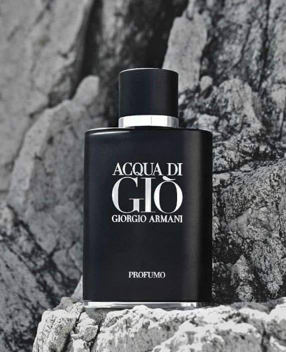 ✨ العطر الرجالي الاكثر طلبا 
عطر أكوا دي جيو بروفومو من جورجيو أرماني Acqua di Gio Profumo Giorgio Armani

عطر أكوا دي جيو بروفومو Acqua di Gio Profumo هو أحدث عطور دار جورجيو أرماني Giorgio Armani للرجال صدر مطلع هذا العام 2015 كأحد عطور الأروماتيك أكواتيك في قنينة سوداء اللون مع مكونات أكثر عبقا من الإصدارين السابقين (أكوا دي جيو ، و أكو دي جيو إيسنزا)

عطر اكوا دي جيو بروفومو Acqua di Gio Profumo

يحوي عطر أرماني الجديد أكوا دي جيو بروفومو Acqua di Gio Profumo مزيجا من البخور و رائة مياه البحر مع البرغموت و المريمية و الباتشولي.
الحجم. 100 مل
السعر 10 الاف 
🚘 يوجد خدمة توصيل لجميع محافظات العراق ٤ الاف 🚘


**إذا كنت صاحب هذا الإعلان وتريد حذفه لأي سبب، رجاءا أرسل رسالة إلى الدعم الفني**