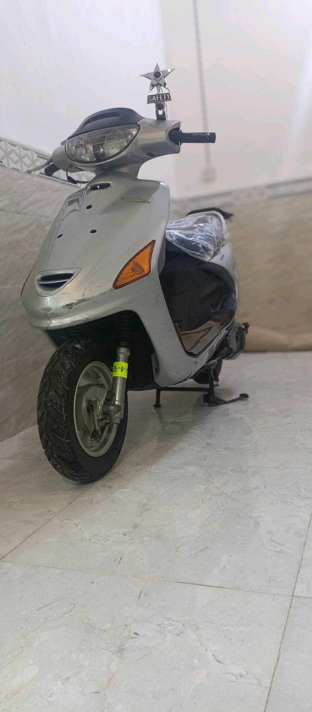 السلام عليكم
دراجه فراشه نضيفه بشكل دراجه بلاديه مكينه مامفتوح برغي بيها بلادي دراجه نكر سلف كله شغال بيه العنوان نجف المشخاب 