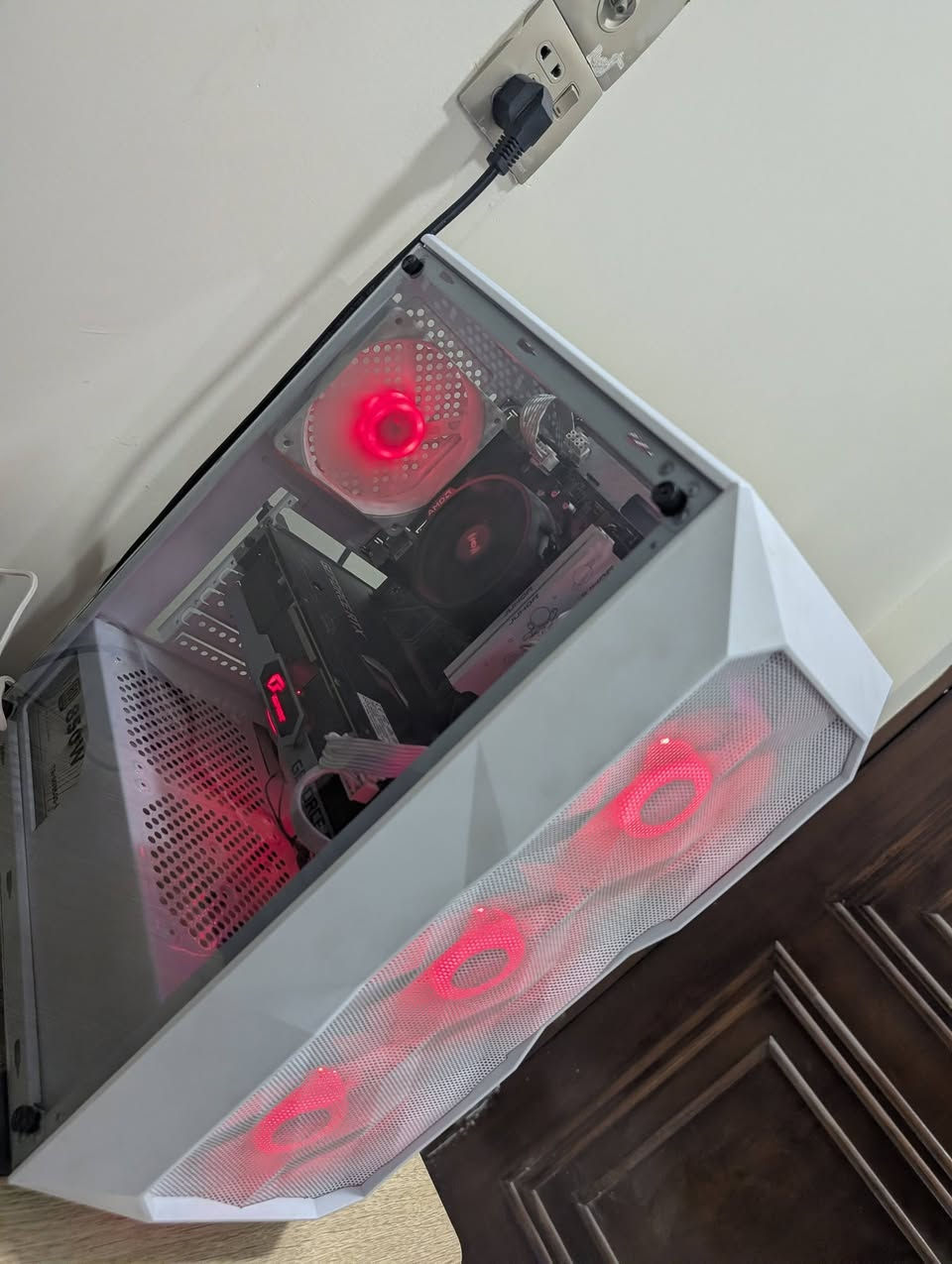 تجميعة Rtx 3070ti قوية تشغل 2k 
المواصفات:
Cpu: R5 5500
Gpu: Rtx 3070ti 8gb 3xfan
Ram: 2×8gb ddr4
M.B: b450 
Ssd: 512gb+512gb sata
P.S: thermalright 850w gold
مشغل عليها كل الالعب 2k فريمات 90 وفوگ
للتواصل واتساب ***********
او علق وانا ادخلك خاص

