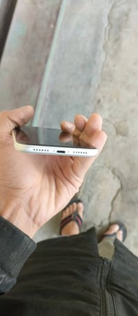 آيفون ١١ • ذاكرة ١٢٨ • بطارية ٨٢