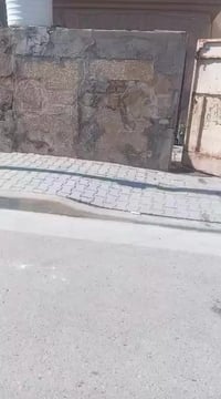 مر خصت الادمن عندي بيت للبيع مساحته 100 متر طابق ونص  الحسينيه راشديه ...