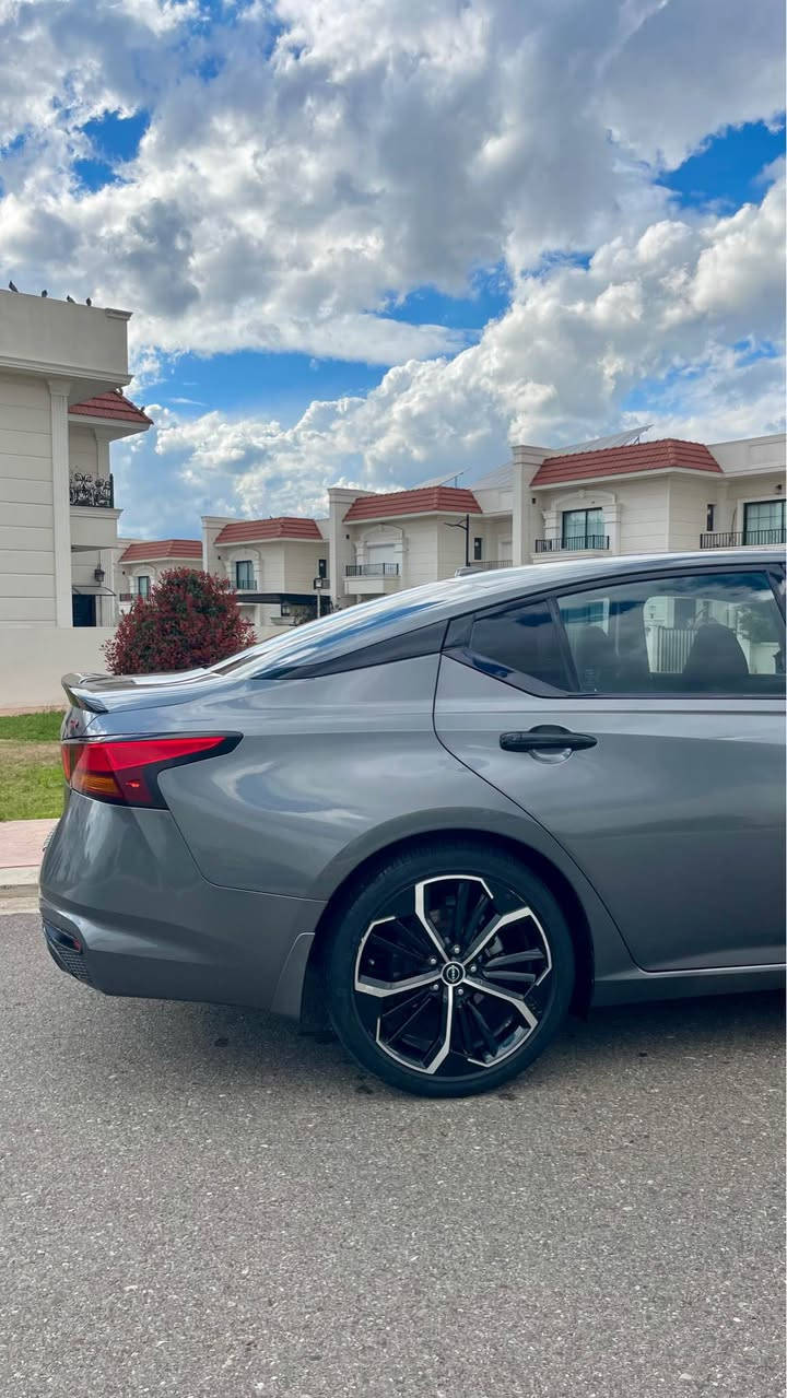 السلام عليكم 
نيسان التما موديل 2023 مواصفات SR 
كشنات نص جلد بصمه تشغيل عن بعد 
رادار امامي وخلفي وجانبي شفتات ستيرن فول تحكمات وباقي مواصفات المعروفه بل SR 
السياره ماشيه 20000 MIL
حادث السياره  دعاميه اماميه شبر تكحيل بل بنيد وبيها جاملغ بي تعديل بارد بدون دواخل بدون ايرباك سليم  
مكان السياره أربيل 
التفاصيل عل رقم *********** 
متوفر عل واتس اب 
السعر 168$ وبيها مجال بسيط للشراي أربيل, العراق
