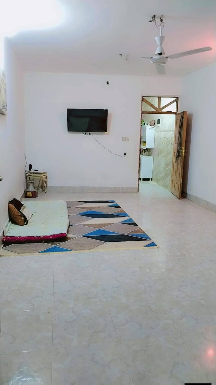 دار للبيع.80م. استثمار. 3طوابق 
معزولات.
 طابق الارضي استقبال غرفتين نوم. خدمات مطبخ

طابق ثاني درجه معزول بره استقبال غرفه مطبخ خدمات سطح
طابق ثالث غرفه سويت + صطح 
العنوان // الشعب نهايه شارع صحه قريب علئ صوره  بزراعي سند 25 بدايه زراعي قريب شارع عام مال صحه

ملاحظه// اذا تريد تئجر. فوك وجوه شهريتك بل 700 

سعر  ١٢٠مليون بيه مجال 
الإستفسار الاتصال ع رقم واتساب
***********
