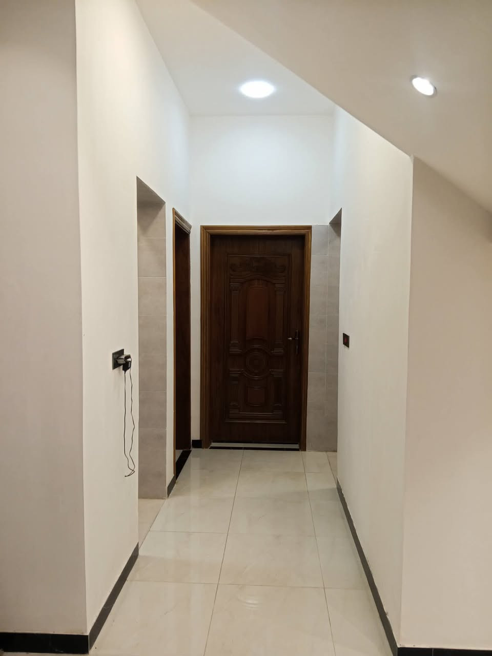دار سكن منطقة باب الحاره المساحة ٢٥٠م بناء حديث  بناء سنة ٢٠٢٤ الدار غير مسكون طابق واحد 
غرفتين نوم وصاله واستقبال ومطبخ وصحيات
للاتصال مراجعة مكتب المهندس محمد الحاج كتاب
او الاتصال ***********
***********
